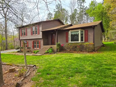 1780 Price Dr, Farmville, VA 23901