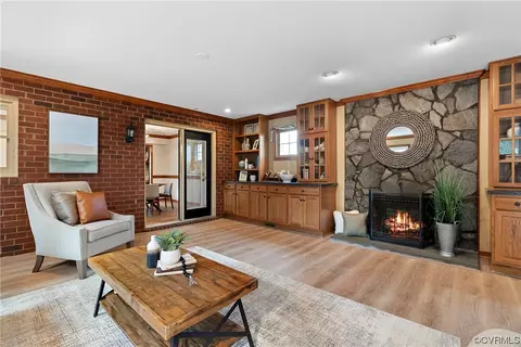 9621 Dove Hollow Ln, Glen Allen, VA 23060