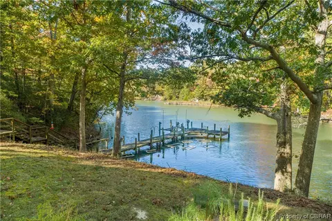 452 Peake Rd, Weems, VA 22576 photo 3