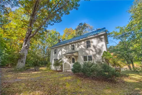 452 Peake Rd, Weems, VA 22576 photo 2