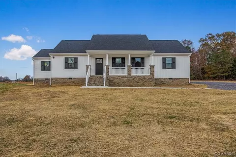 11030 County Dr, Disputanta, VA 23842