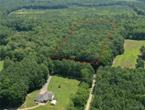 2719 Island Dr, Gloucester, VA 23061