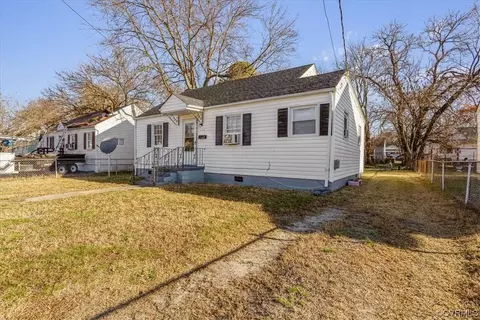 113 Seaboard St, Petersburg, VA 23803