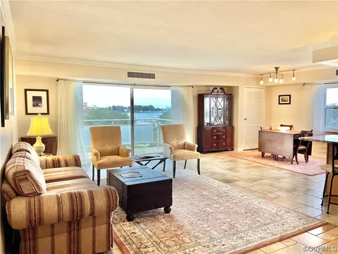 1 Crawford Pkwy #401, Portsmouth, VA 23703