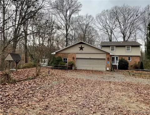 14703 Happy Hill Rd, Chester, VA 23831