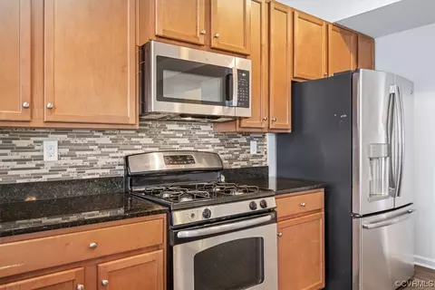 Kitchen - 3006 Barnack Rd, Midlothian, VA 23112 photo 5 of 6
