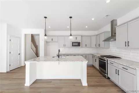 18605 Palisades Rdg, Moseley, VA 23120