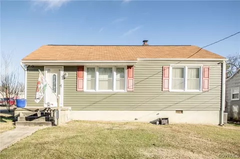 2211 Wakefield Ave, Colonial Heights, VA 23834