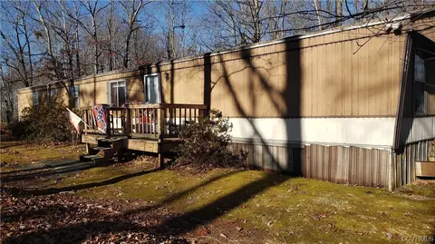 1257 Old Peach Tree Rd, Green Bay, VA 23942