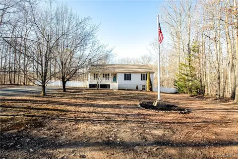 160 Lakeside Dr, Louisa, VA 23093