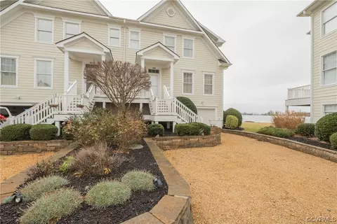 580 Riverside Dr, Lancaster, VA 22503