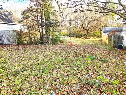 1107 Arlington Rd, Hopewell, VA 23860