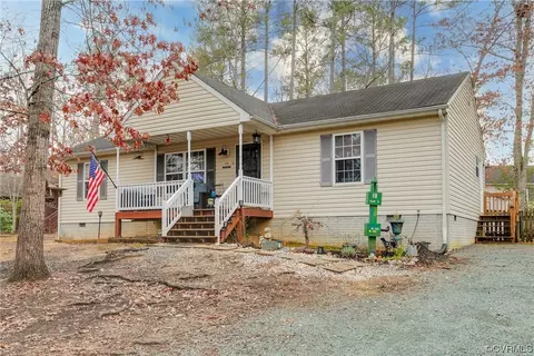 33 Englewood Dr, Palmyra, VA 22963