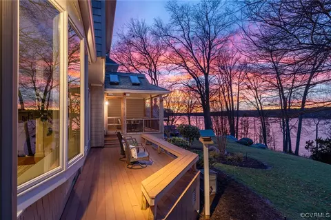 5604 Promontory Pointe Rd, Midlothian, VA 23112