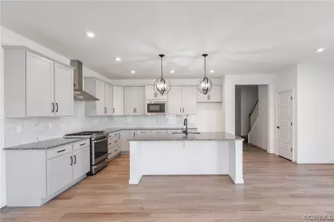 18616 Palisades Rdg, Moseley, VA 23120