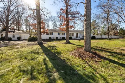577 Huguenot Trl, Midlothian, VA 23113