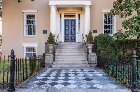 1 W Main St, Richmond, VA 23220