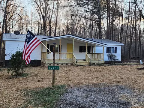 13041 Robin Ln, Amelia Court House, VA 23002