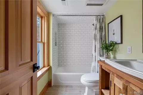Bath - 7618 Cornwall Rd, Henrico, VA 23229 photo 6 of 7