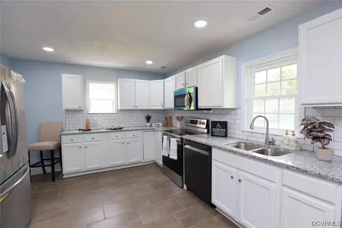 825 Fort Henry St, Petersburg, VA 23803
