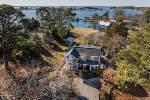 26 Galley Hook Dr, Irvington, VA 22480