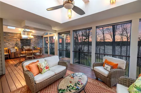 5602 Promontory Pointe Rd, Midlothian, VA 23112