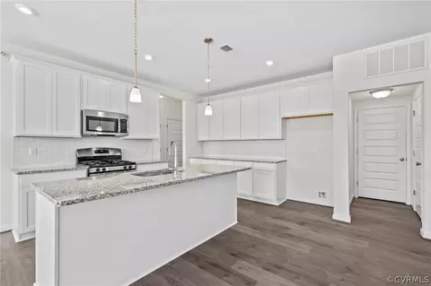 5300 Twisting Vine Ln #204, Glen Allen, VA 23059