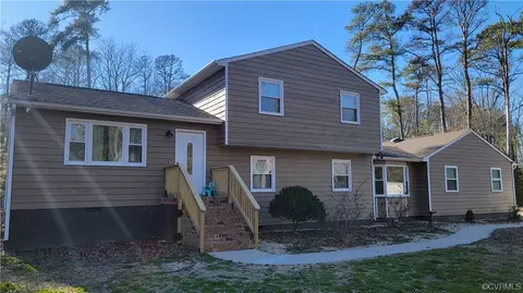 3540 Maple Ridge Ln, Hopewell, VA 23860