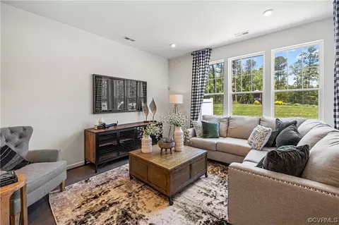 18634 Palisades Cove Ct, Moseley, VA 23120