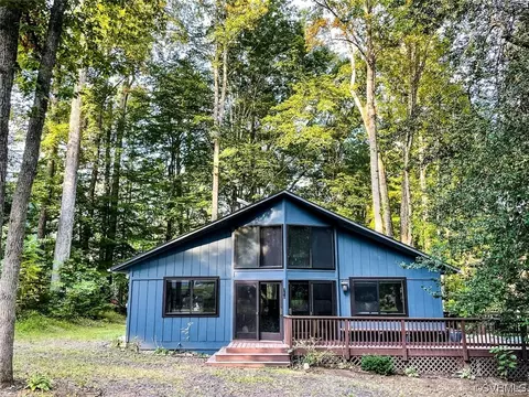 2205 Lakeview Pkwy, Locust Grove, VA 22508