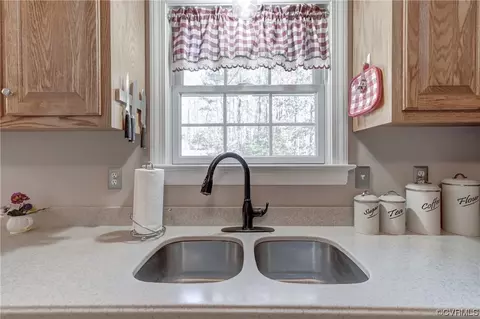 Kitchen - 104 Pine Haven Rd, Aylett, VA 23009 photo 4 of 5