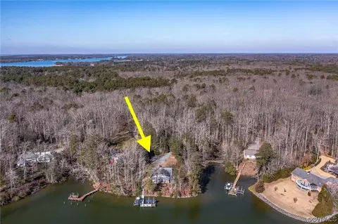 View/Area - 333 Peake Rd, Weems, VA 22576 photo 2 of 8