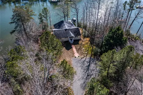View/Area - 333 Peake Rd, Weems, VA 22576 photo 7 of 8