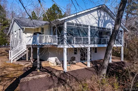 Exterior - 333 Peake Rd, Weems, VA 22576 photo 1 of 4