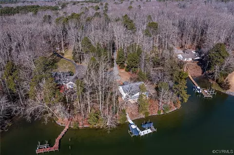 View/Area - 333 Peake Rd, Weems, VA 22576 photo 6 of 8