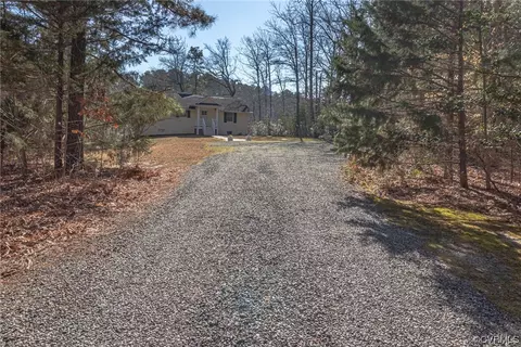 Exterior - 333 Peake Rd, Weems, VA 22576 photo 2 of 4