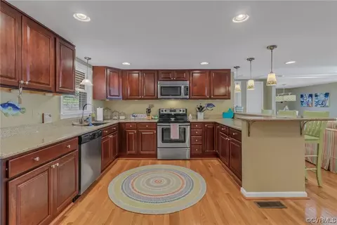 Kitchen - 333 Peake Rd, Weems, VA 22576 photo 2 of 3