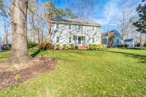 6935 N Hairpin Dr, Quinton, VA 23141