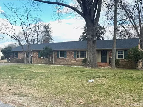 10901 Weybridge Rd, Chester, VA 23831