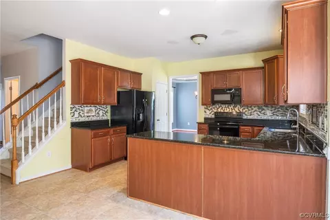 Kitchen - 243 Wallingham Dr, Midlothian, VA 23114 photo 3 of 4