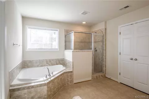 Bath - 243 Wallingham Dr, Midlothian, VA 23114 photo 3 of 5