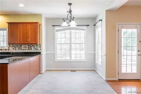 Kitchen - 243 Wallingham Dr, Midlothian, VA 23114 photo 4 of 4