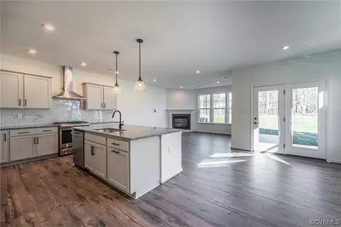 18620 Palisades Rdg, Moseley, VA 23120