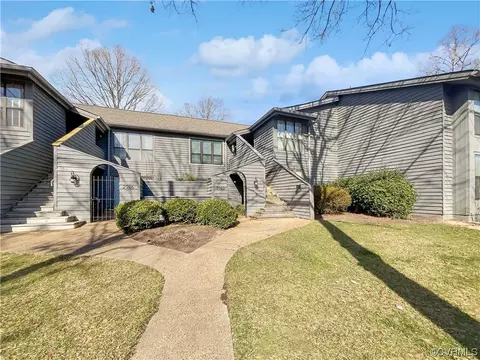2982 Woodbridge Crossing Dr, Midlothian, VA 23112
