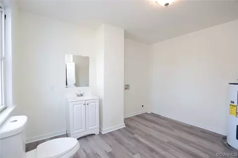 Bath - 1908 Springdale Rd, Richmond, VA 23222 photo 3 of 4