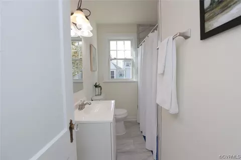 Bath - 1908 Springdale Rd, Richmond, VA 23222 photo 1 of 4