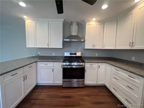 Kitchen - 183 Farriers Rd, White Stone, VA 22578 photo 2 of 2