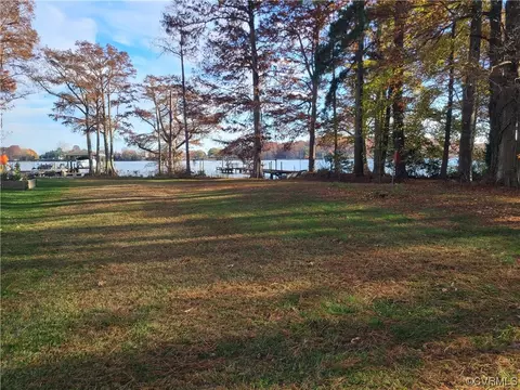 4025 S Riverside Dr, Lanexa, VA 23089