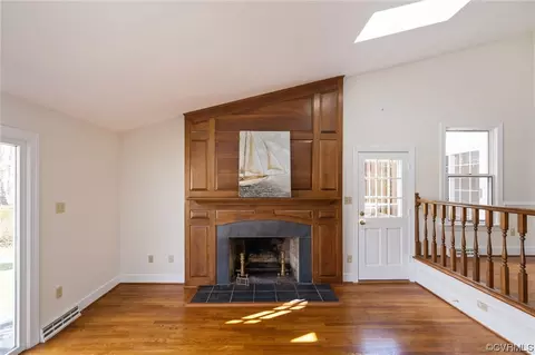 Living - 13901 Pagehurst Ter #23, Midlothian, VA 23113 photo 6 of 7