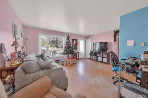 Living - 8918 Cloverpatch Ter, North Chesterfield, VA 23237 photo 3 of 4